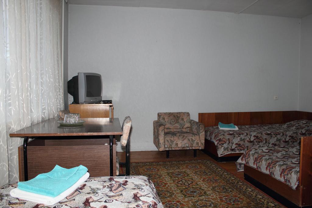 Hotell Paeaesuke Jõhvi Стая снимка