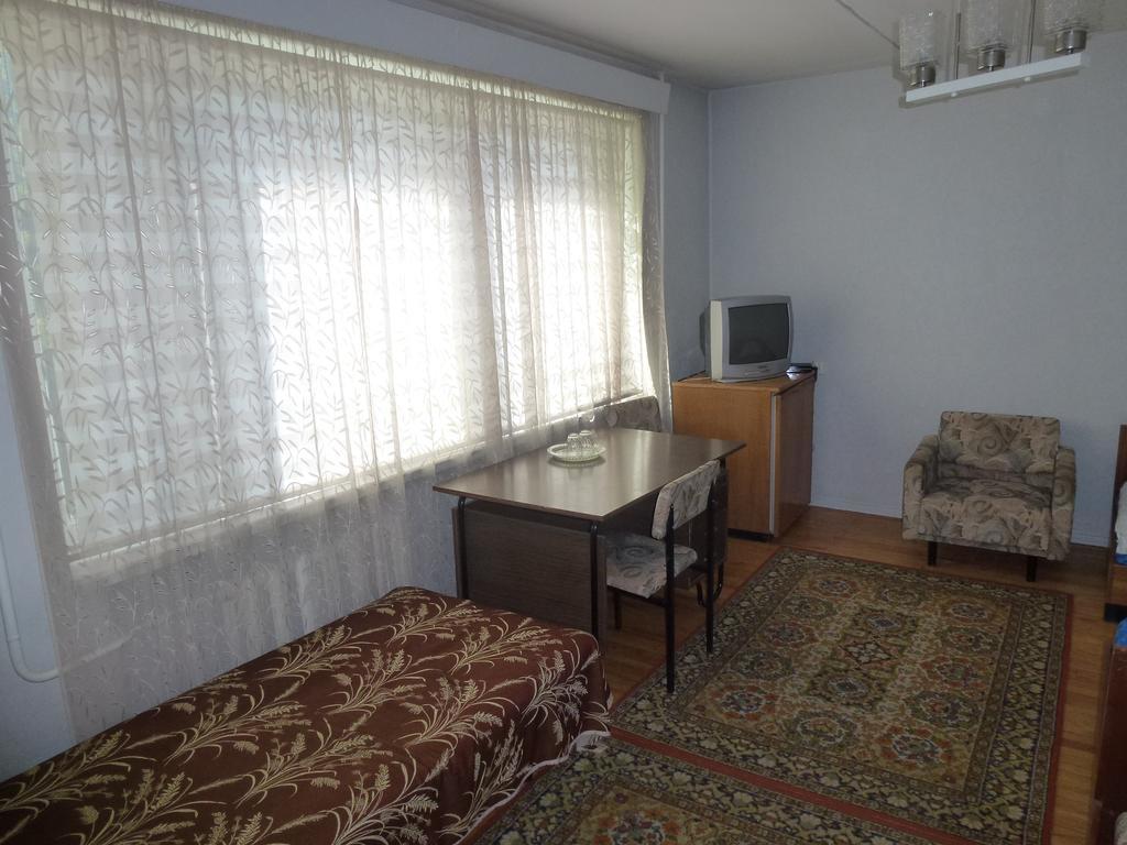 Hotell Paeaesuke Jõhvi Стая снимка